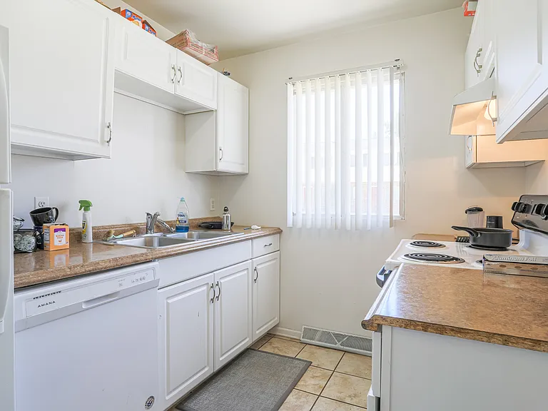 1815 Edgewood Dr #205 — Photo 6