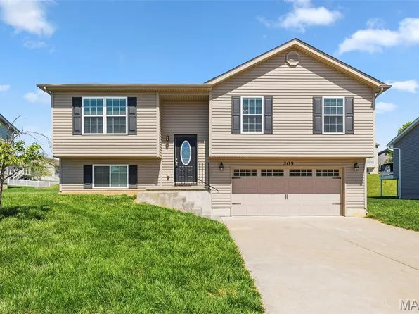 305 Shadow Trace Dr, Wentzville, MO 63385
