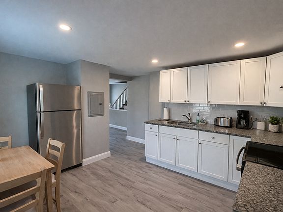 3rd image of 60 W Broadway #62-2