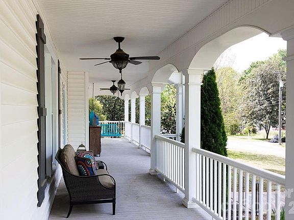 5th image of 517 Sunnyside Dr SE