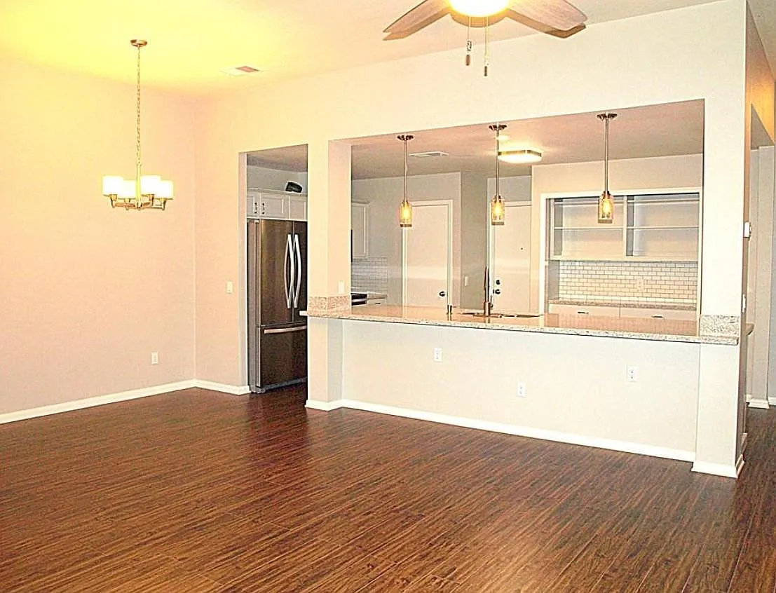 3 bed, 2.0 bath, 1279 sqft, $1,895 — Photo 4