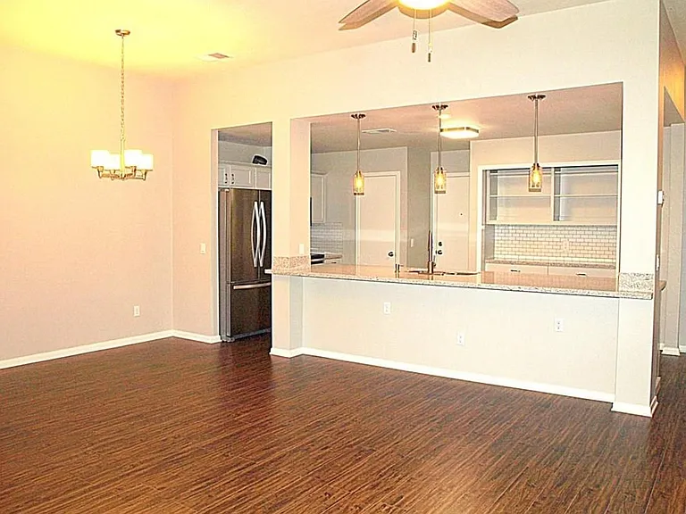 2200 Larston Ln — Photo 4
