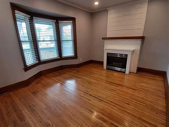 2nd image of 1157 Gladstone Ave