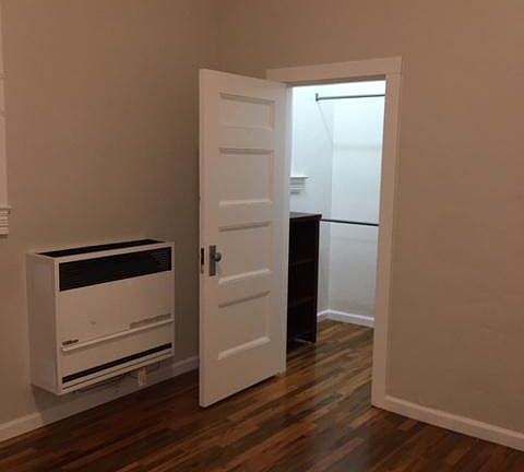 Bedroom-walk in closet