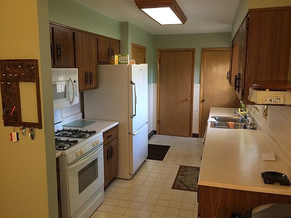 4th image of 2652 Varonen Ave