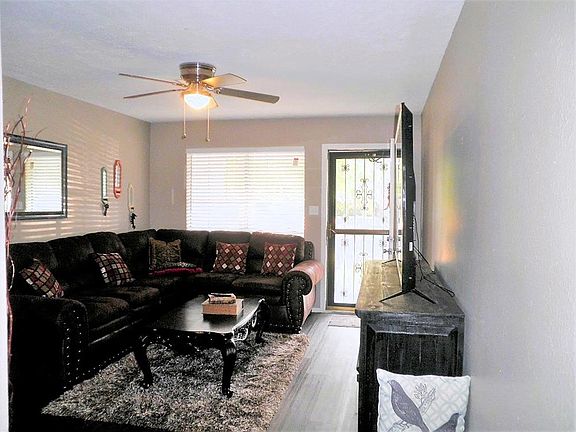 2nd image of 505 Leslie Dr