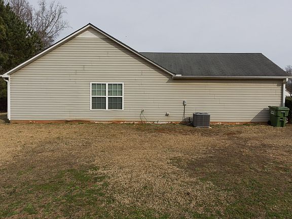 5th image of 909 Rosewood Ln