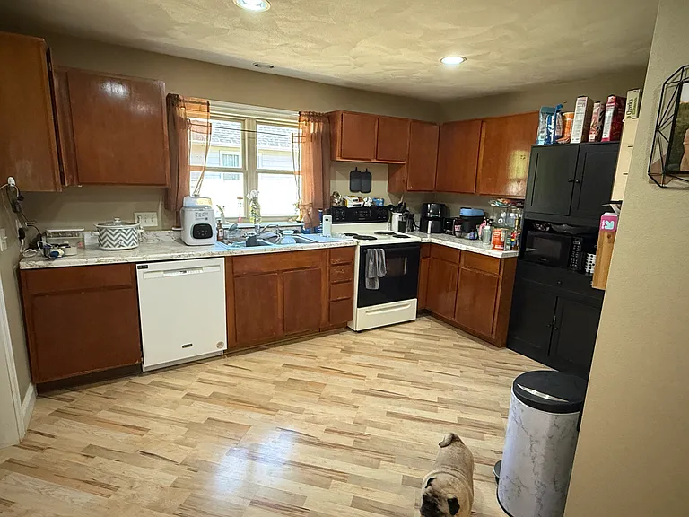 715 Cornelia St — Photo 5