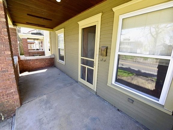 3rd image of 821 S Ironwood Dr