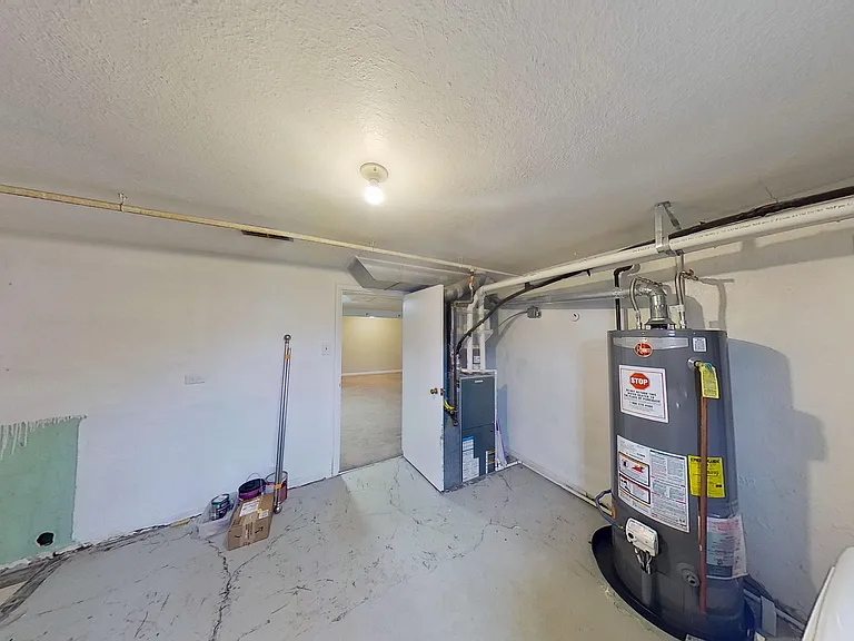 2230 Marshall St — Photo 29