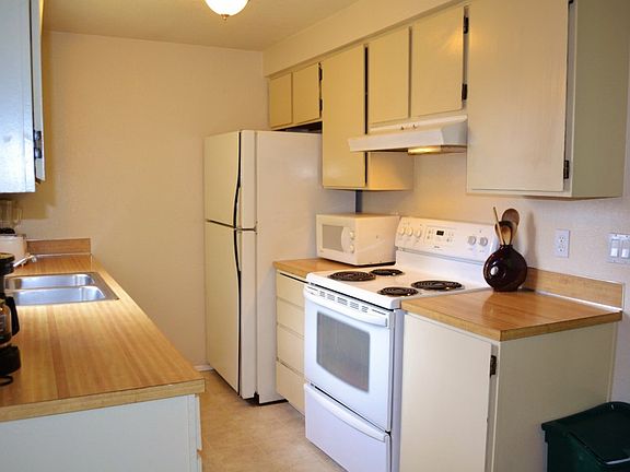 5th image of 9107 Meridian Pl NE APT 4