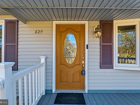 3rd image of 629 W Commodore Blvd