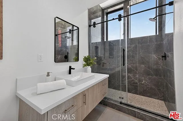 1204 N Orange Grove Ave — Photo 12