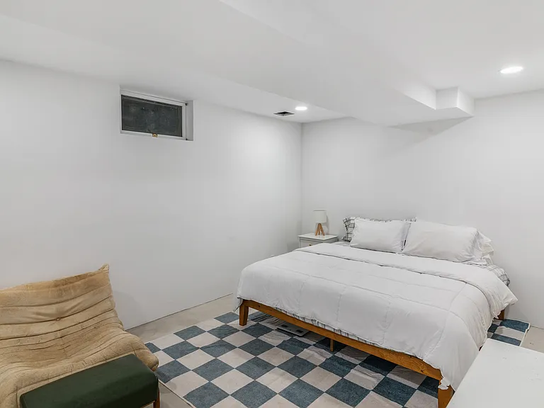 58 Fleming Rd — Photo 17