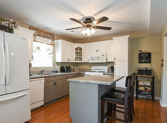 4th image of 13611 92nd Ave