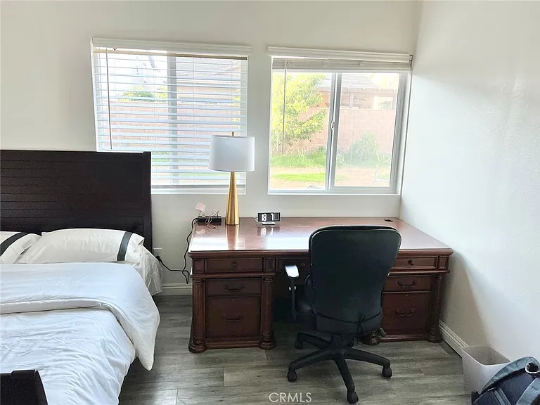2463 E Derby Ln — Photo 11