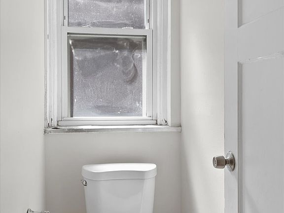 5th image of 2905 Harrison Ave #A