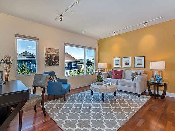 4th image of 532 30th St APT 13