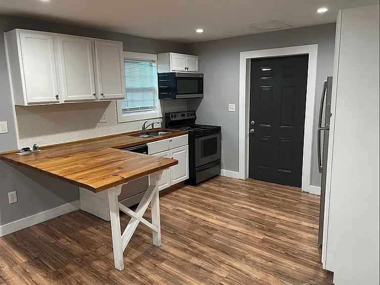 1769 Cahoon St SW — Photo 2