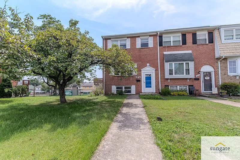 945 Stormont Cir