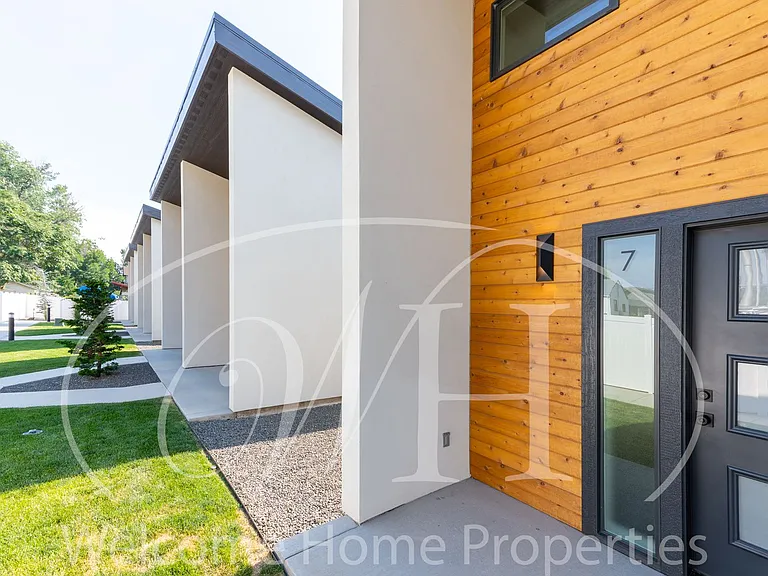 159 SE Sparrows Pl — Photo 6