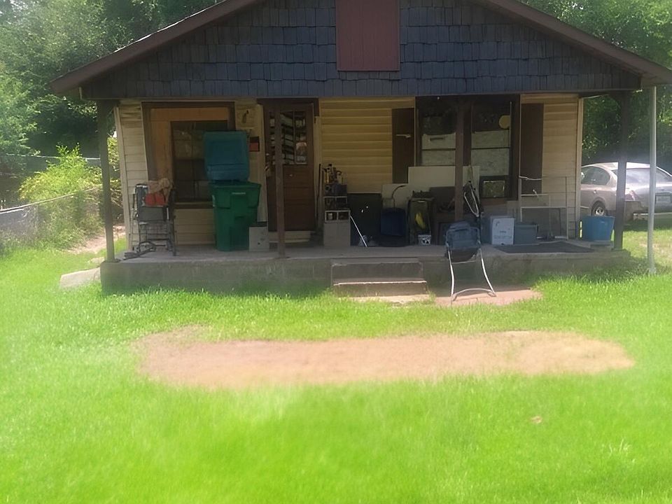 1st image of 302 3rd Ave