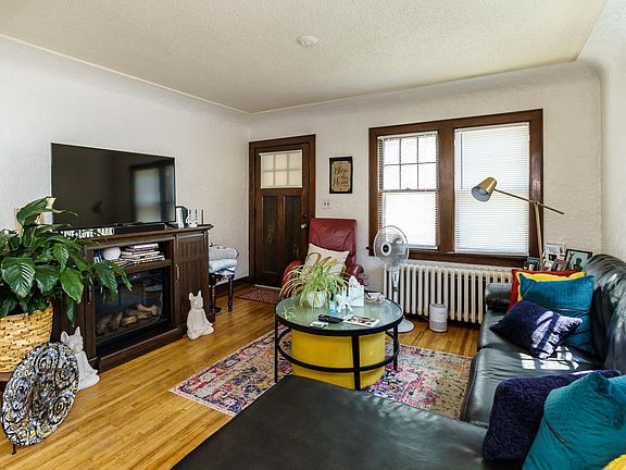 3rd image of 1928 Polk St NE