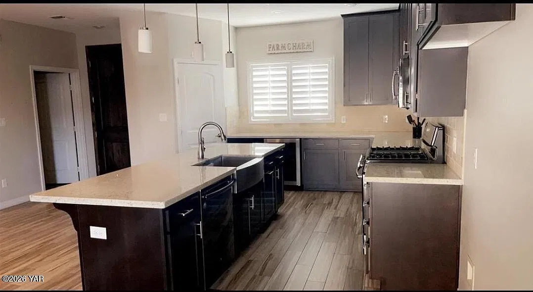 3 bed, 2.0 bath, 1551 sqft, $2,300 — Photo 3