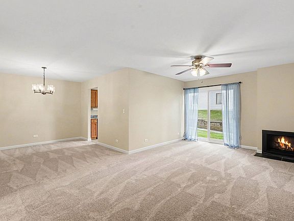 3rd image of 395 Springlake Ln APT A