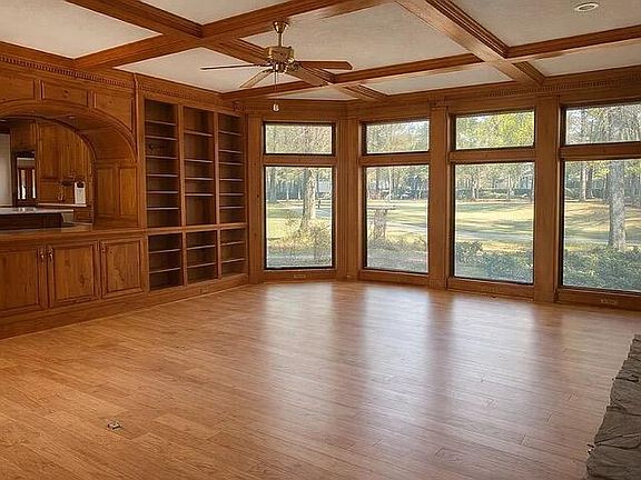 3rd image of 913 Holley Lake Rd