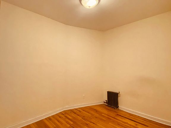 3rd image of 137 W 83rd St APT 1W