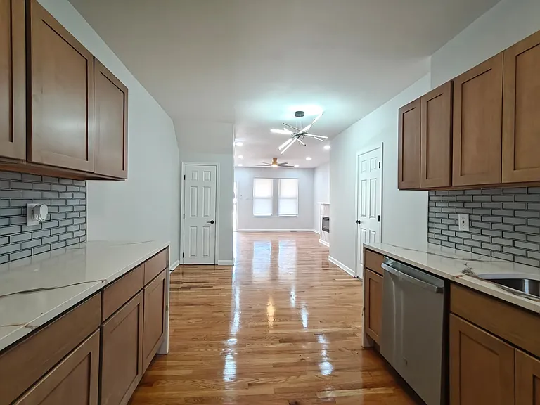 344 N Redfield St — Photo 6