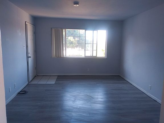 2nd image of 3216 Moorpark Ave