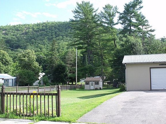 3rd image of 35 Oak St