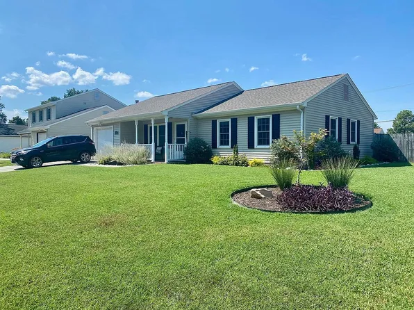 711 Whisperwood Dr, Newport News, VA 23602