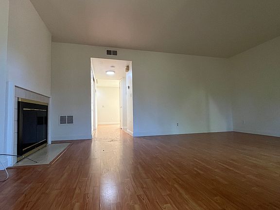 4th image of 125 Connemara Way APT 127