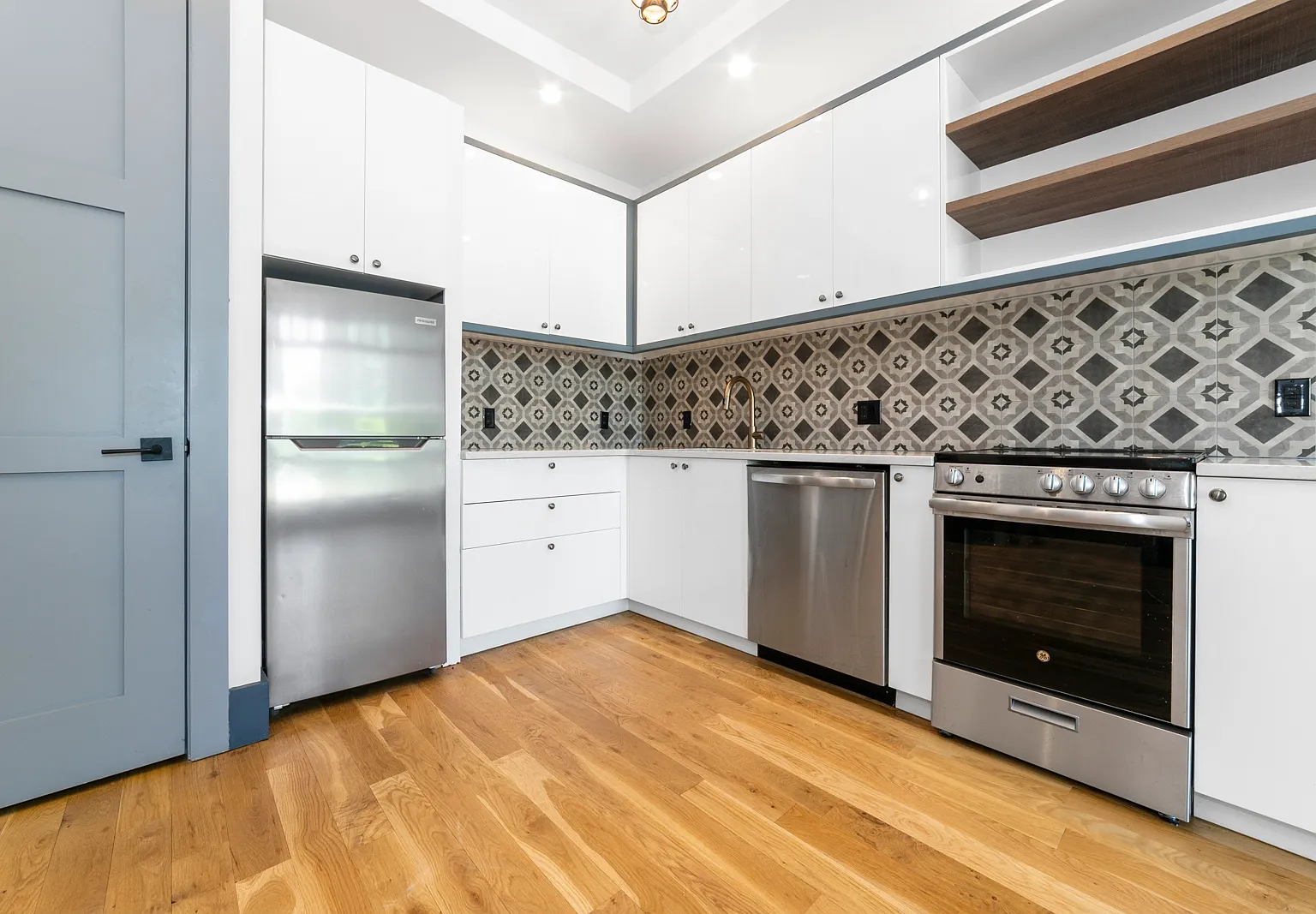 412 Evergreen Avenue — Photo 3