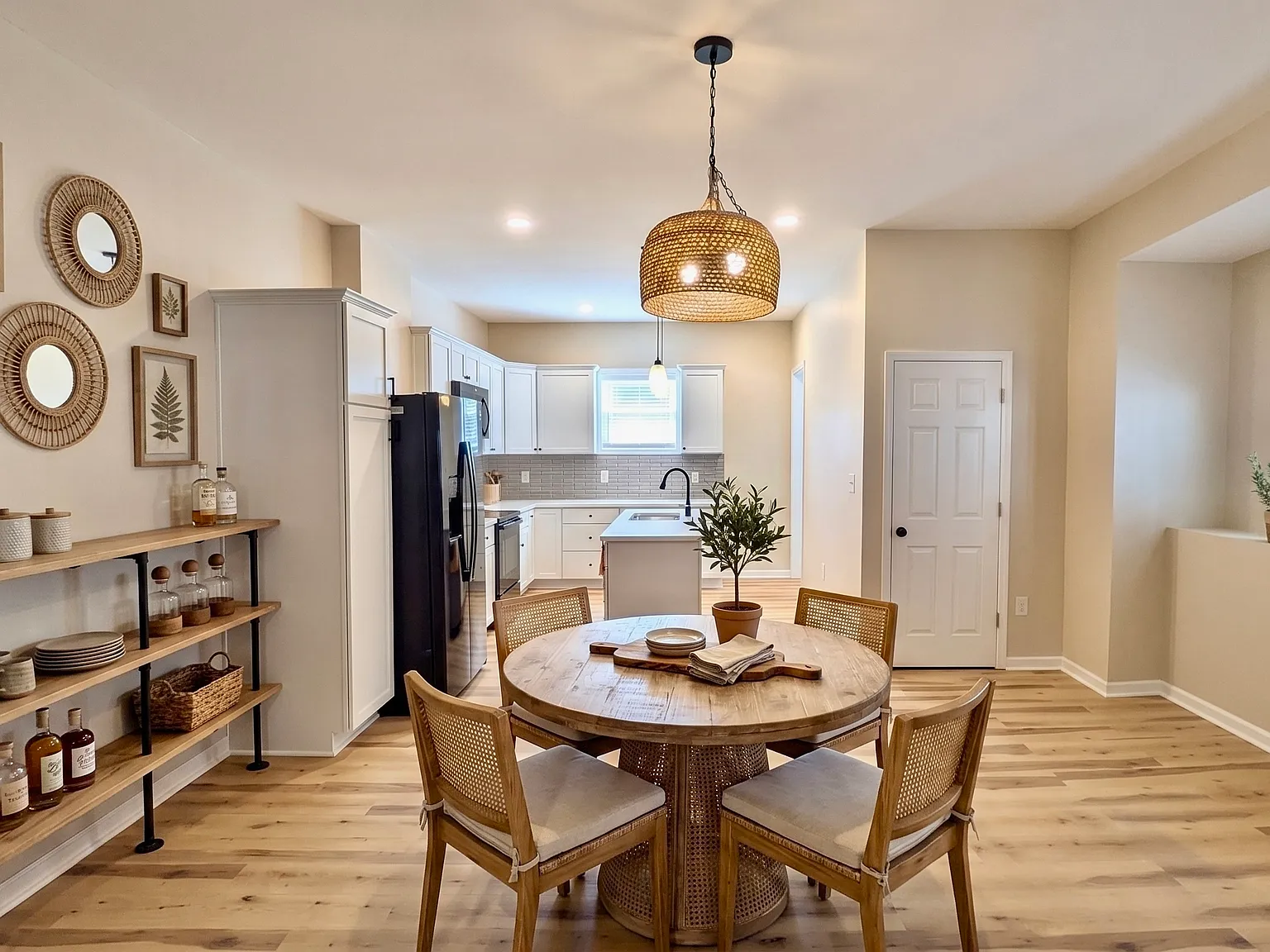 3 bed, 2.5 bath, 2177 sqft, $2,300 — Photo 4