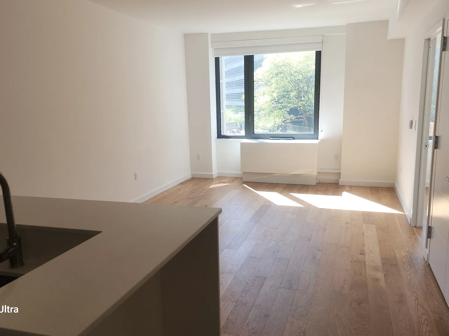 445 West 35th Street — Photo 1