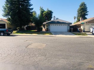 9405 Thoreau Ave, Bakersfield, CA 93311
