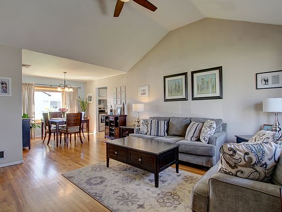 3rd image of 3570 Ladonia St