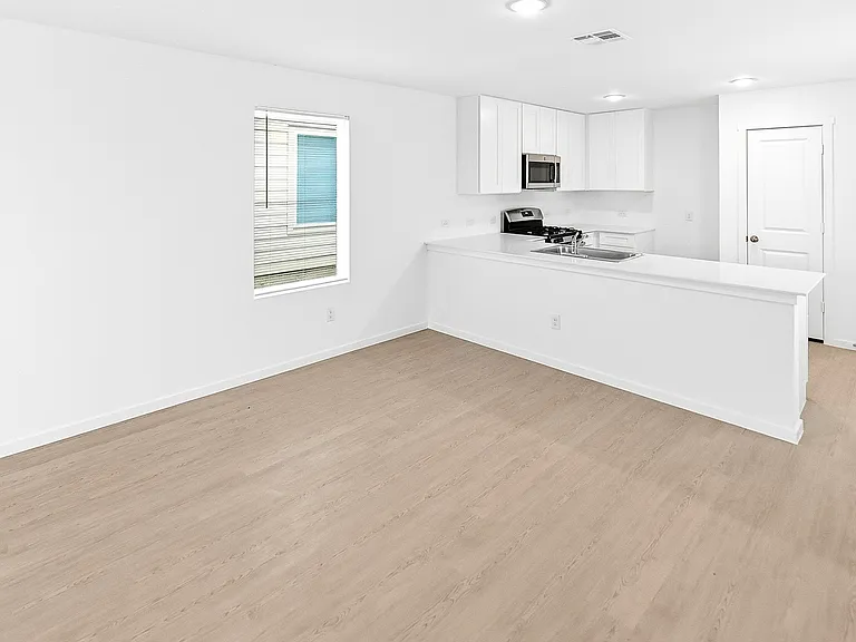 11930 Spiderwort Rdg — Photo 6