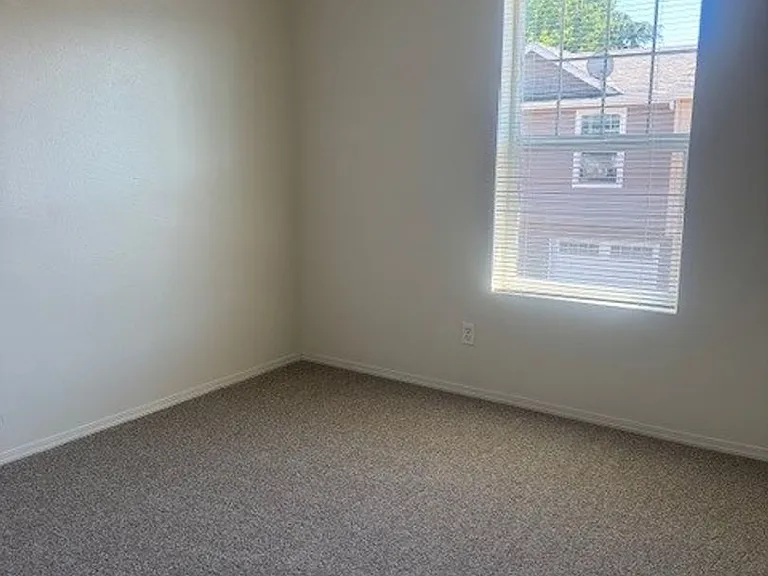3440 Hawthorne Ave NE — Photo 11