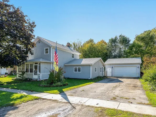 401 N West St, Plano, IL 60545