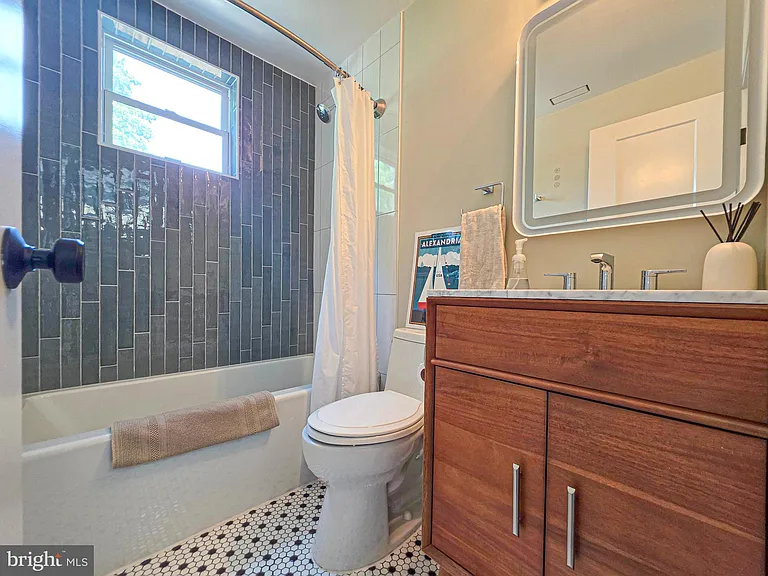 302 E Custis Ave #A — Photo 20