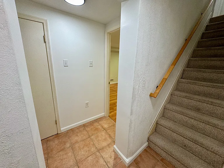 318 Bainbridge St #B — Photo 11