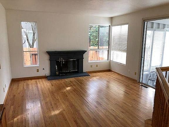 2nd image of 952 Wellington Cir