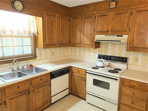 5th image of 169 Beechwood Cir