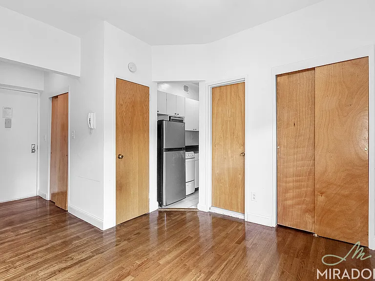 1435 York Ave #5G — Photo 3