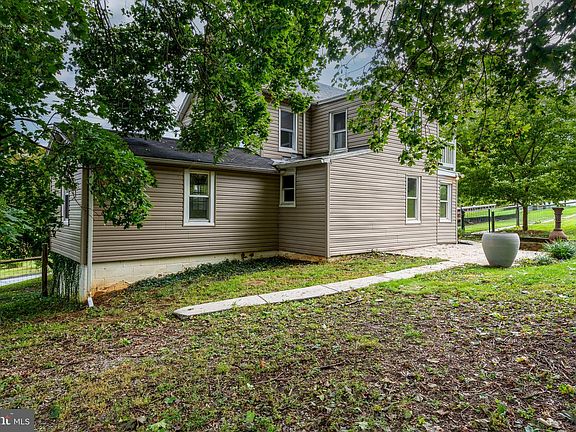 4th image of 2372 Mount Zion Rd